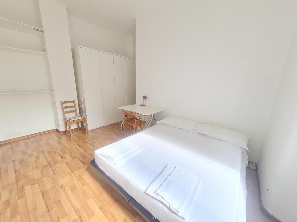 Santa Maria Valle Apartment Milan Bagian luar foto
